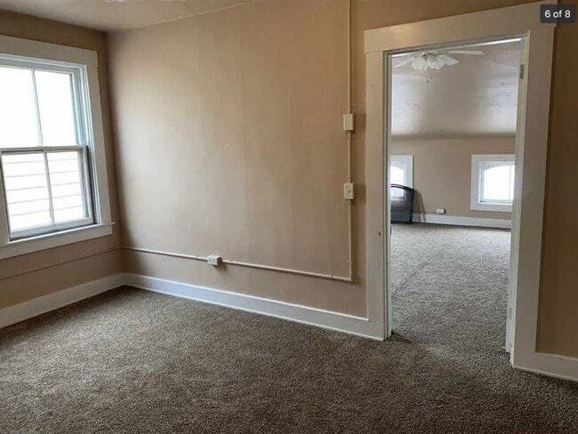 Foto del edificio - Charming 2BR in the Heart of Newport – Walk to Dining, Shops & the Levee