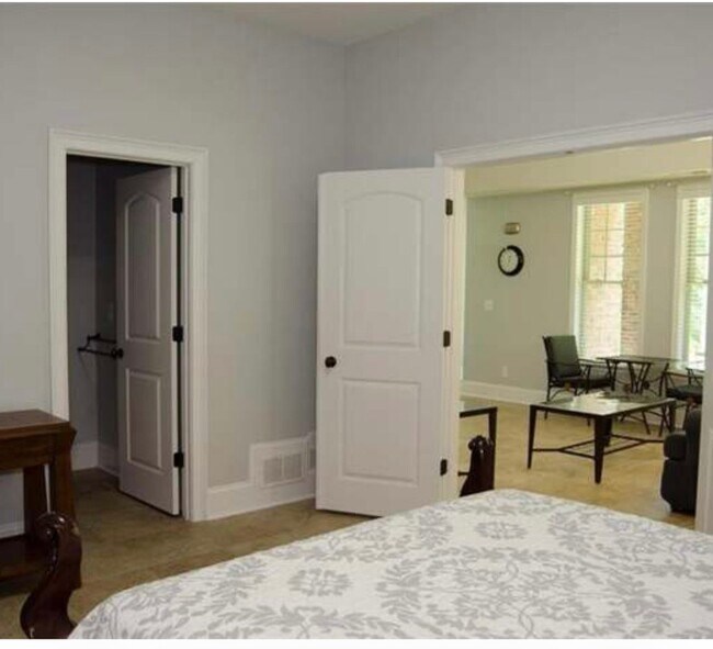 Foto del edificio - 5029 Ardenwoods Dr
