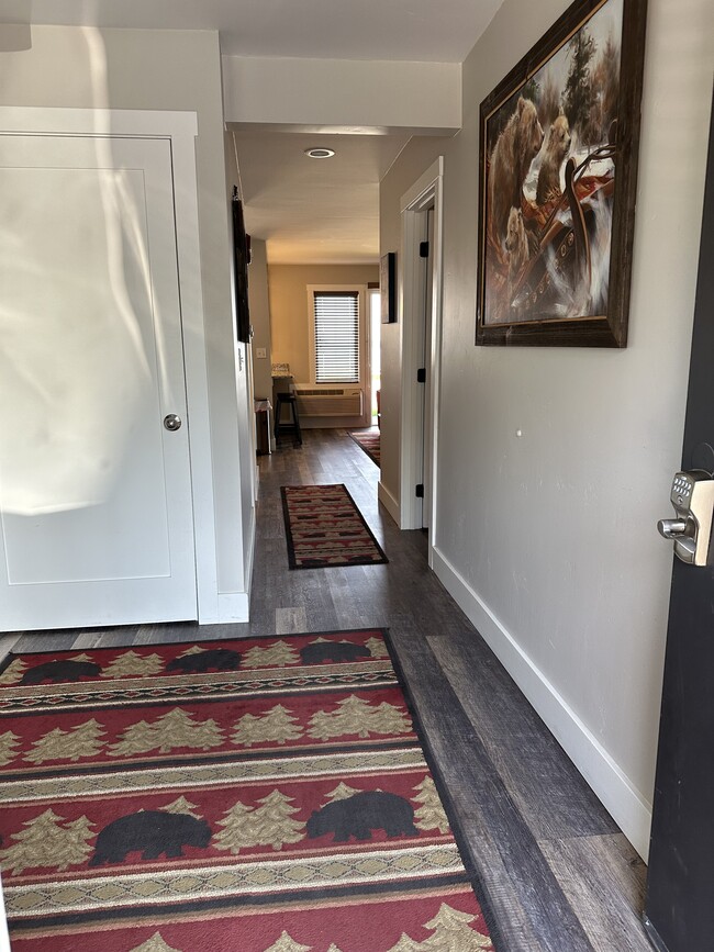 Spacious entryway - 102 Kootenai Ave