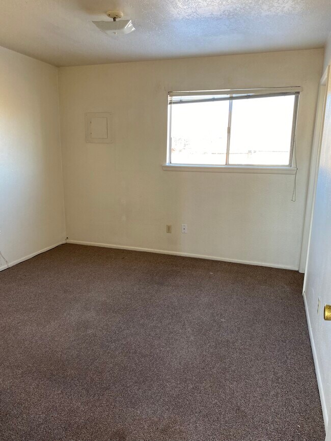 Building Photo - 1000 Walnut Dr