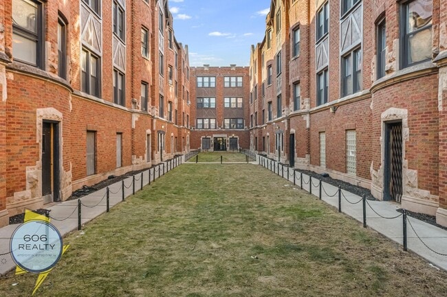 Building Photo - 5244.5 S Drexel Ave