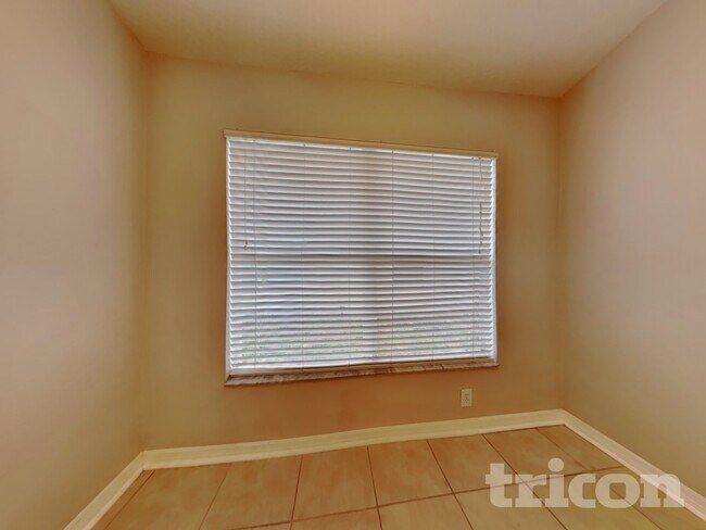 Foto del edificio - 6816 Monarch Park Dr