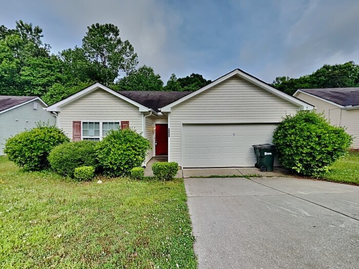 Primary Photo - One Month FREE Rent!! Lovely Home located ...