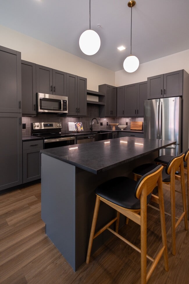 Acabados de cocina - Oscuro - The Clover at Olive Crossing