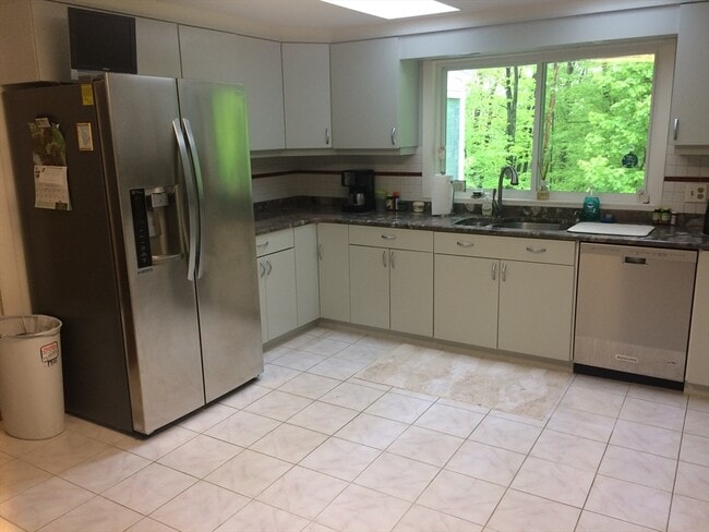 Foto del edificio - 83 Helena St