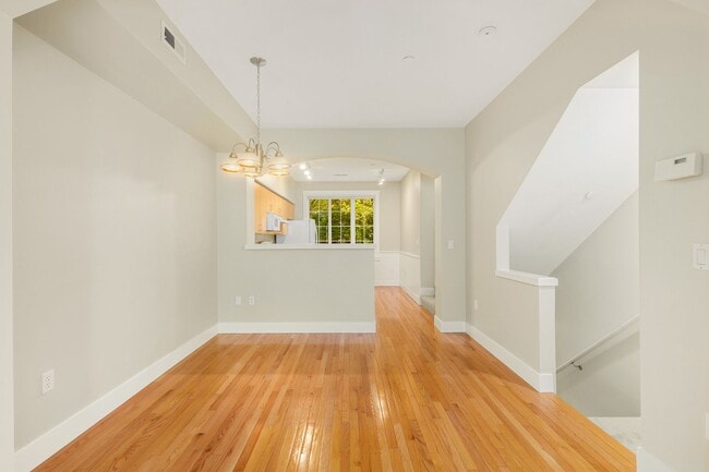 Building Photo - Beautiful 2 Bedroom Townhouse in Taluswood...