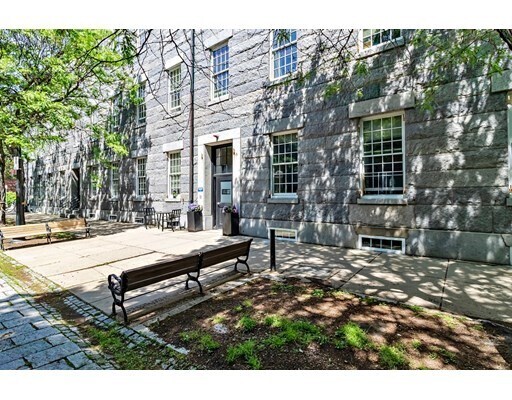 Building Photo - 33 3rd St