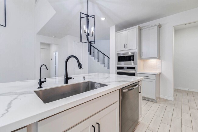 Building Photo - 30711 Thicket Ct