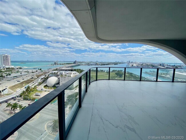 Foto del edificio - 1000 Biscayne Blvd