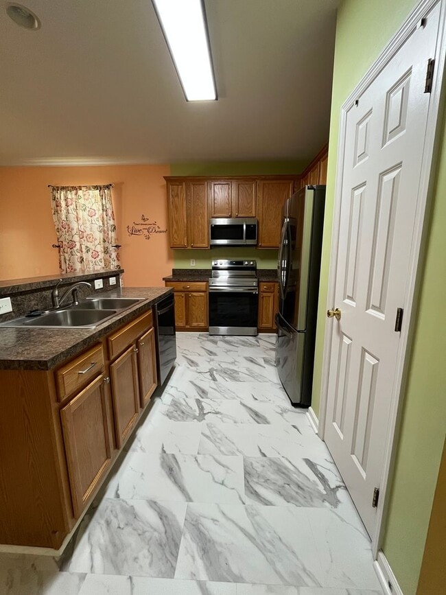 Building Photo - Beautiful 6 Bedroom, 3.5 Bath Home