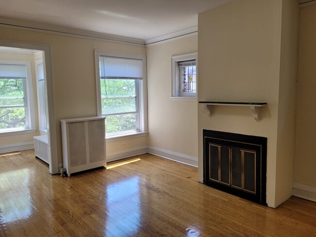 Building Photo - 1220 W Columbia Ave