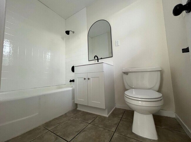 Foto del edificio - 731 W Vernon Dr