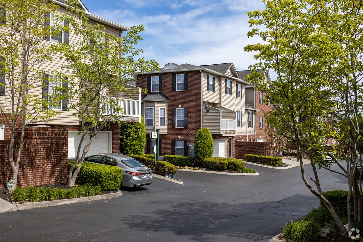 The Villas of Emerald Woods Luxury Townhomes Apartments in Knoxville