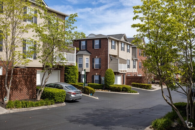 The Villas of Emerald Woods Luxury Townhomes for Lease - The Villas of Emerald Woods
