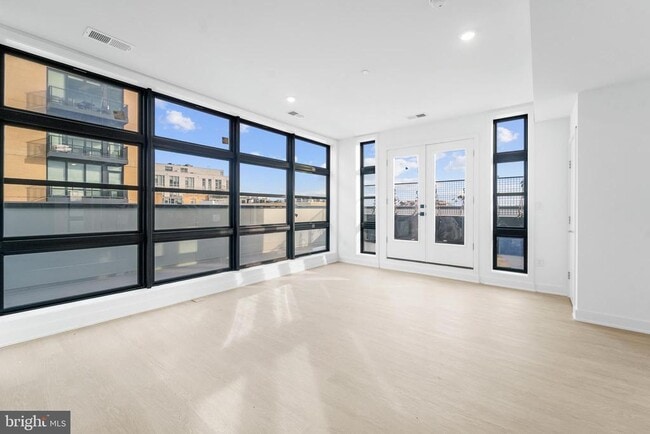 Building Photo - 1417 Belmont St NW