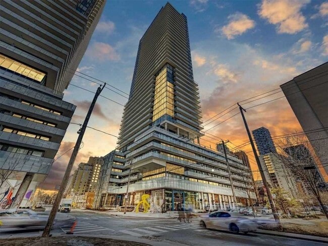 Building Photo - 161 Roehampton Av