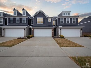 Building Photo - 4765 Glenora Dr