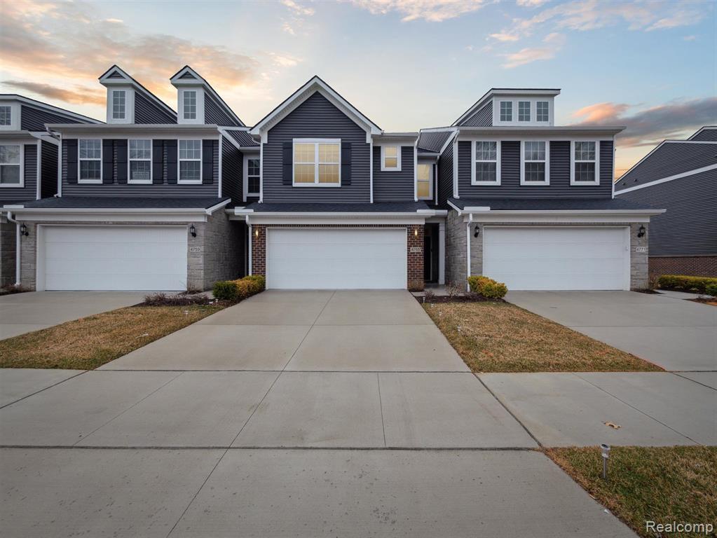 Primary Photo - 4765 Glenora Dr
