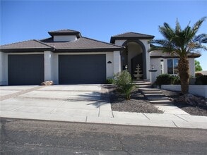 Building Photo - 2902 Desert Vista Dr