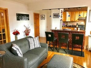 Building Photo - 4910 Vernon Blvd