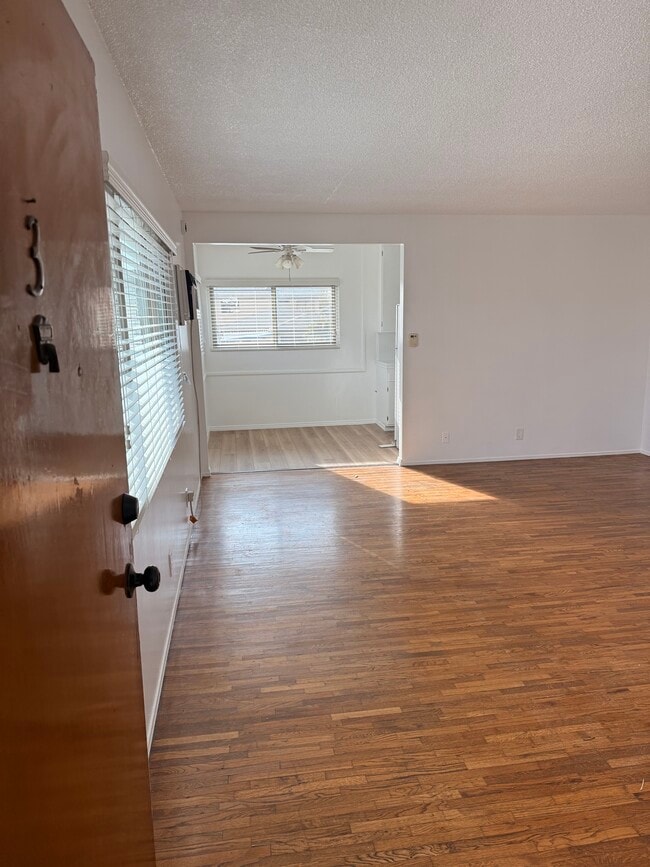 Building Photo - 3632 Greenfield Ave