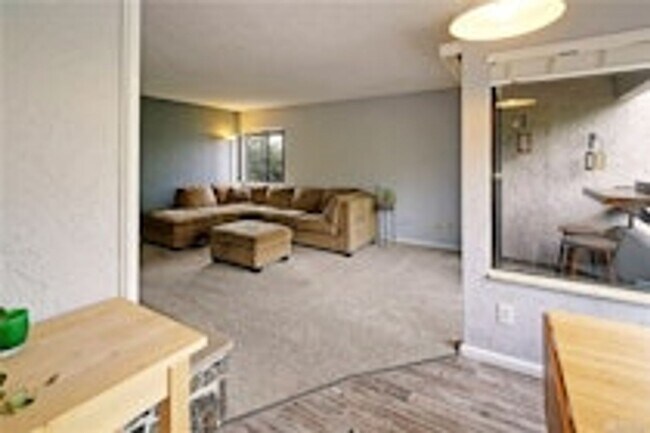 Building Photo - 5801 Phinney Ave N