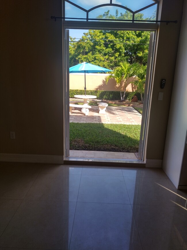 Foto del edificio - 9845 NW 27th St