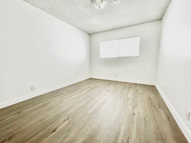 Foto del edificio - 7245 Bakman Ave Sun Valley, CA 91352