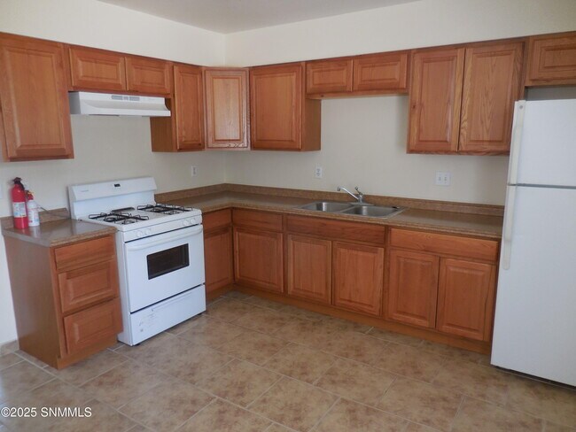 Foto del edificio - 1735 Stanton Ave