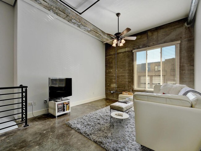 Foto del edificio - 410 E 5th St