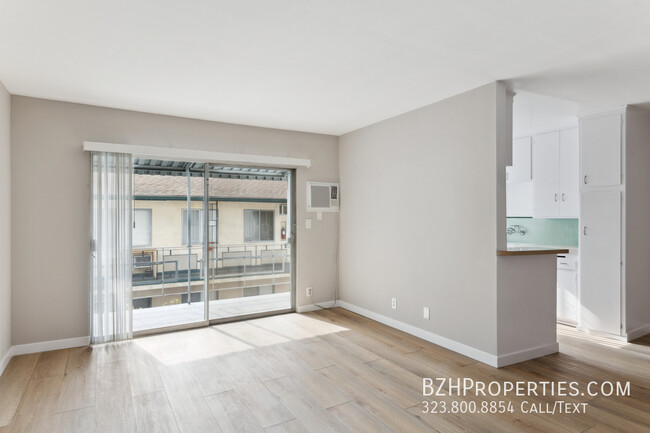 Building Photo - 1028 1/2 N Edinburgh Ave-#5