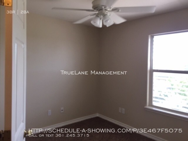 Foto del edificio - 8009 Rock Crest Dr