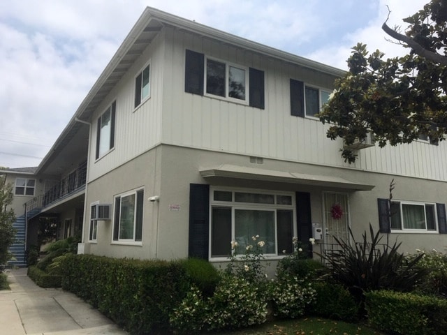 Primary Photo - 320 S Doheny Dr