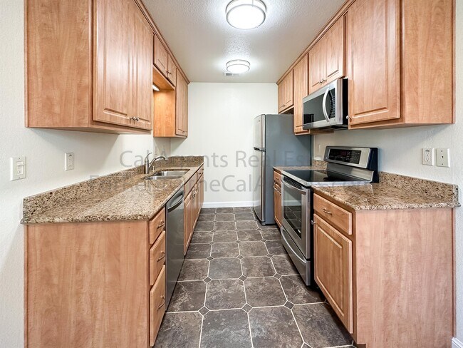 Foto del edificio - 44 Emery Bay Dr