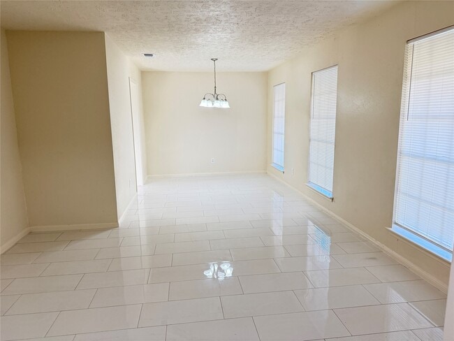 Building Photo - 12023 Sagecliff Dr