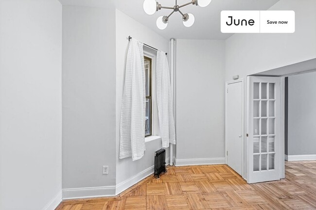 Photo - 715 E 5th St Apartment