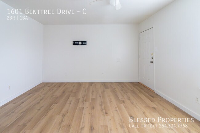 Building Photo - 1601 Benttree Dr