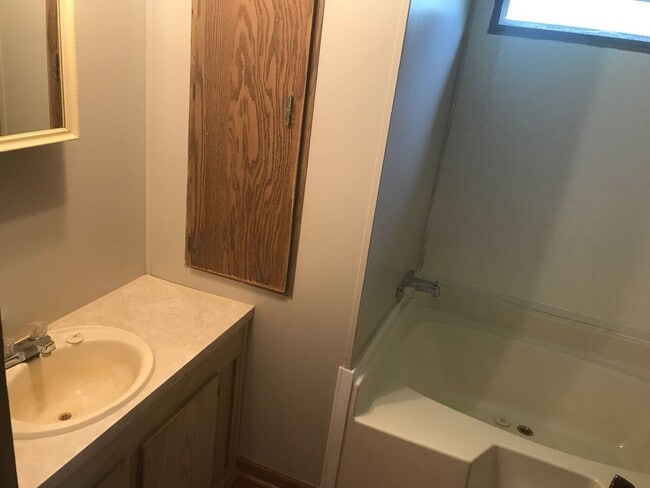 Foto del edificio - Come take a look at this 2 bedroom 1 bath ...