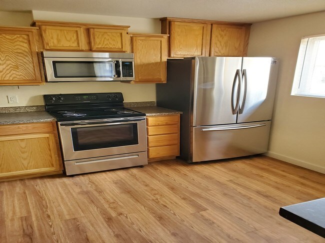 Building Photo - 47 Barclay Dr