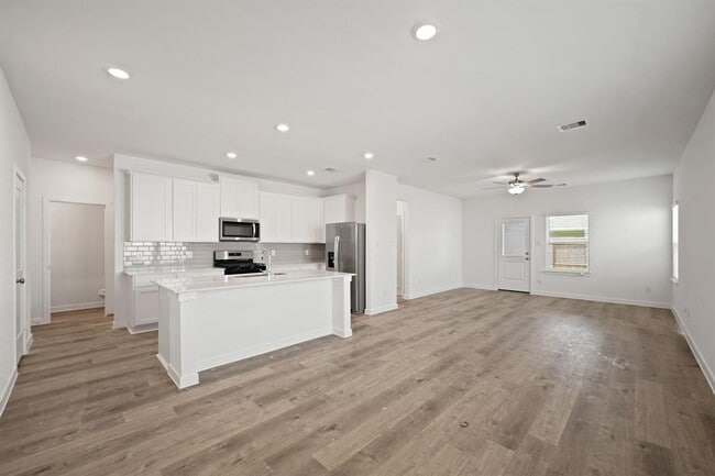 Foto del edificio - 3930 Windy Whisper Dr