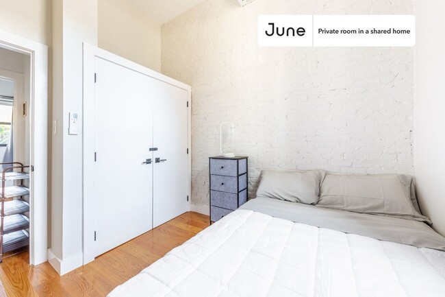 Foto del edificio - Room in Shared 4 bed/2 bath home in Ridgewood