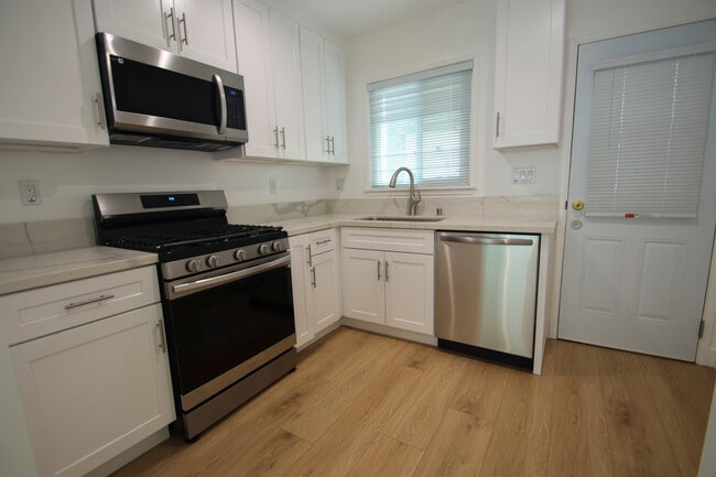 Building Photo - 3494 Rowena Ave