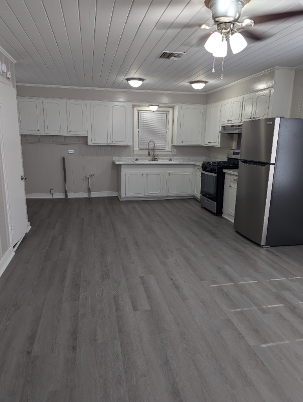 Building Photo - 209 N Landry Dr