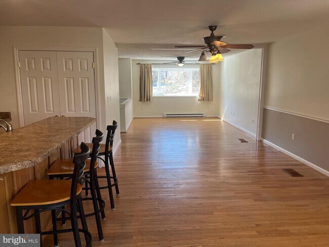 Foto del edificio - 1217 Hilltop Dr