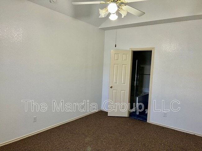 Building Photo - 1364 Creekview Dr