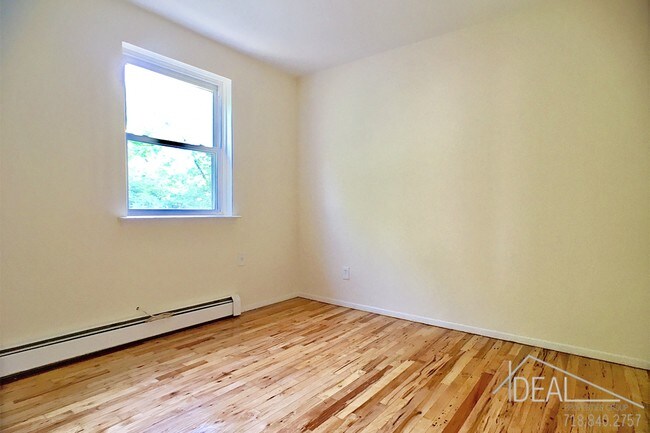 Foto del edificio - 176 Bay 13Th St