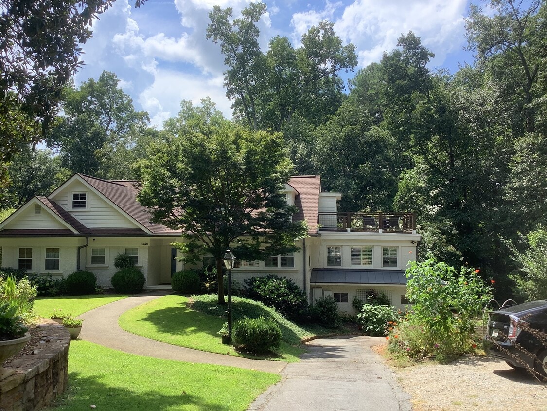 1046 McConnell Dr Unit Upstairs apt, Decatur, GA 30033 Apartments in