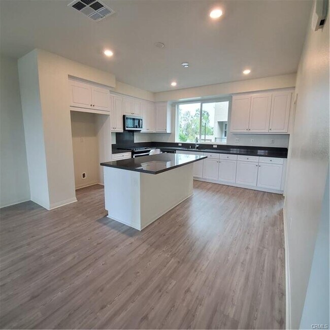 Foto del edificio - 126 Unity Street, Irvine, CA 92614 - 3 BR ...