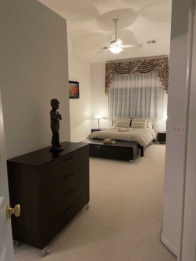 Master bedroom - 4533 Concord Ln