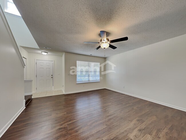 Building Photo - 107 Harris Ct